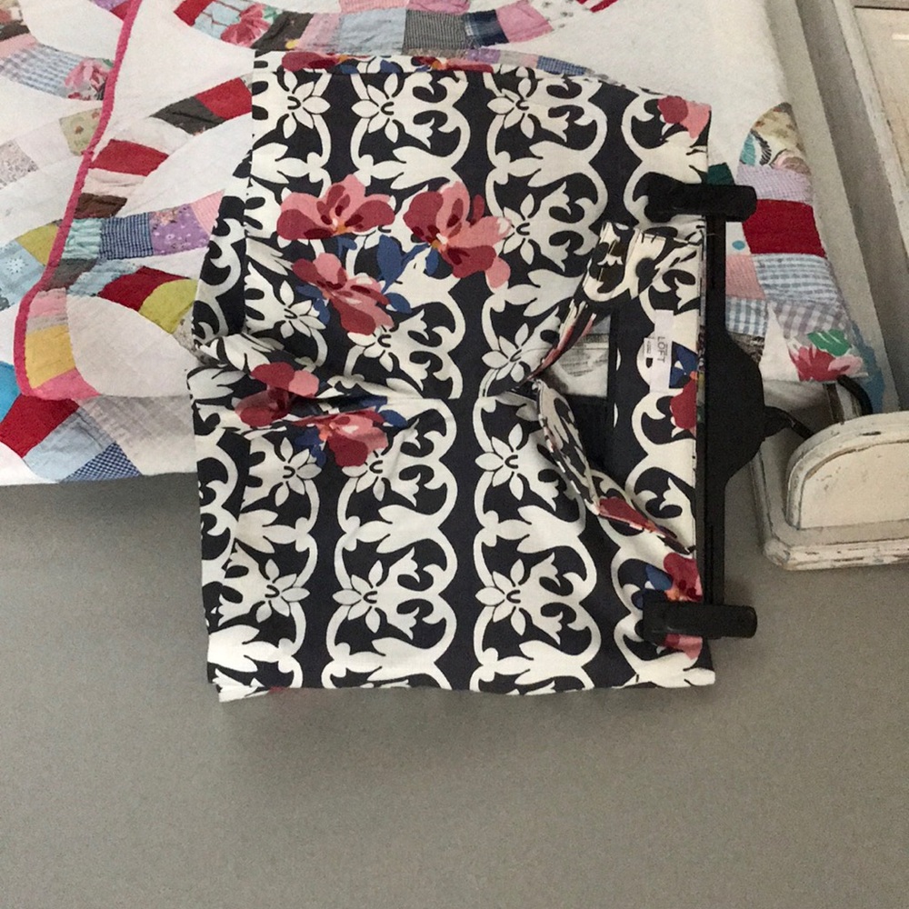 Loft 4 floral shorts